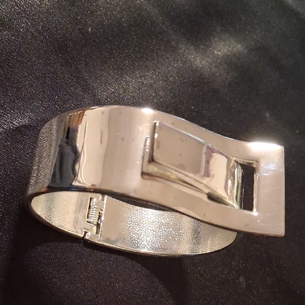 Vintage Silver Fitness Wristband - Picture 9 of 10